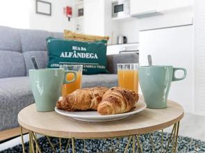 Stylish Flat W/ Gym & Parking by LovelyStay