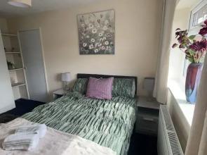 Cozy 2 Bedhouse 20mins From Manchester City Centre