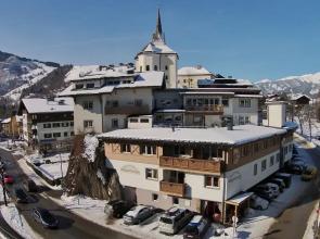 Magnificent Chalet in Kaprun With Balcony and Mountain Views