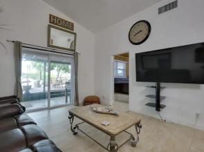 Lakefront Getaway w/ Dock Near Las Olas Beach