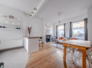 Lovely 3 Bedroom Apartment in Clapton With Garden