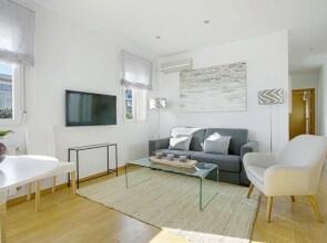 Beautifuly Decorated 2 Bd Apart With Private Terrace, Reina Sofia