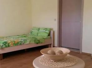 Guest House on Larkina 18