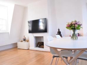 Flat In Angel With Balcony