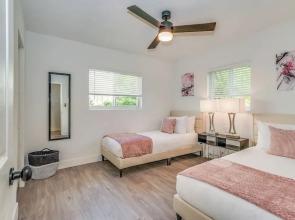 Friendly Fox Luxury Home with Pool & Spa