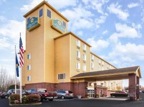 La Quinta Inn & Suites by Wyndham Portland Airport