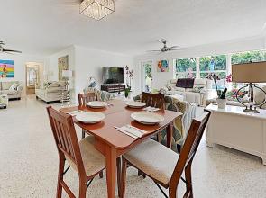 Lush Tropical W/ Private Pool - Near Beach 3 Bedroom Home