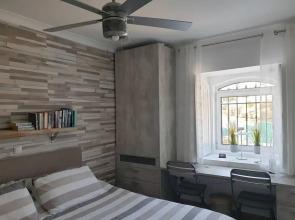 Waterfront, big Terrace, hot tub & 200 m to Beach