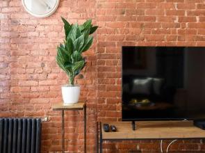 428-4r Prime Midtown Large 2 BR Newly Furnished