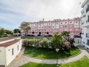 Bright Flat by Carcavelos Beach With Fast Wi-fi