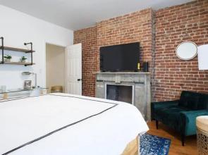 454-3w Prime Location 2BR Newly Furnished Sleeps 5