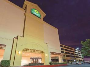 La Quinta Inn And Suites New Orleans Airport