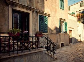 Pile Excellent Location Apartments