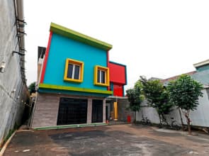 RedDoorz Plus near Halim Perdanakusuma 2