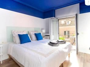 Sunny Apartment at the foot of Royal Palace by Batuecas