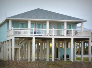 Surf And Sand 4 Bedroom Home by RedAwning
