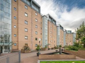 Bright 2 Bed 2 Bath apt Near Canary Wharf