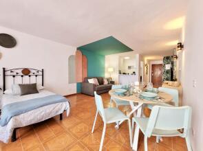 Ocean Surf Studio by TOR