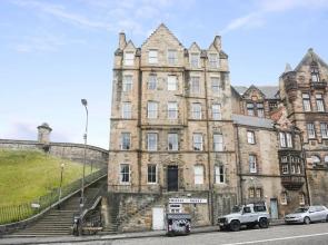 JOIVY Bright 2Br Apt W/ Stunning View, Next To Edinburgh Castle