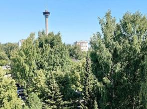 Lovely 7th floor studio full of color, enjoy!