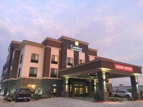 Comfort Inn & Suites Moore - Oklahoma City