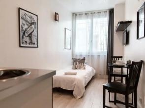 Montmartre Apartments - Léo Ferré