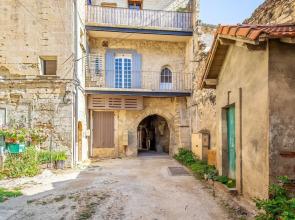 Studio in Villeneuve-lès-avignon, With Balcony