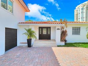 Family-Friendly Beach House, Steps to Beach