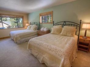 3 BR Cabin in Montgomery Estates Neighborhood By RedAwning