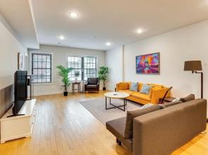 Walk to Journal Square: Modern Apt ~ 4 Mi to Nyc!