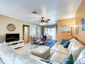 South Venice Pool Home With Fence, Dog Friendly