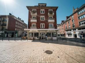 Brit Hotel Privilege Lisieux – La Villa Des Arts