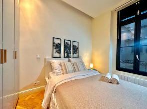 Family Apartment In Front Of The Eiffel Tower