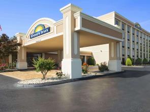 Days Inn by Wyndham Rome Downtown