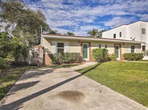 Ft. Lauderdale Townhome on Canal - 3 Mi. to Beach!