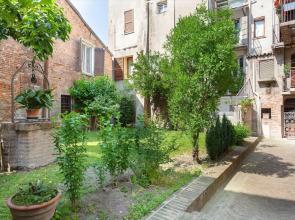 Exclusive Palazzo Schifanoia Apartment