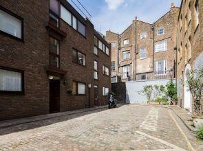 Richardsons Mews by Lime Street