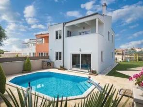 Holiday Home in Radeki Polje