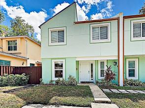 New Listing! Updated W/ Private Hot Tub 3 Bedroom Duplex