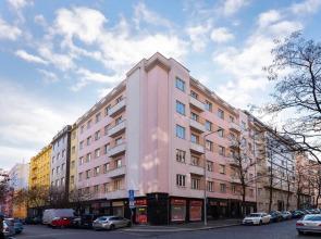 BRIGHT CHARMING Apt with TERRACE, PARKING & AirCo.