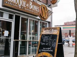 Peter St - Downtown Suite with Balcony