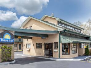 Days Inn by Wyndham Woodbury Long Island