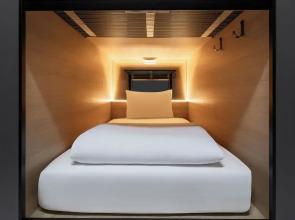 Zedwell Capsule Hotel, Piccadilly Circus