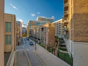 Amazing Apart. -City Airport and Excel 1