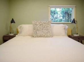 Modern 2 Bedroom West End Suite