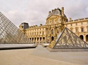 1618 B - Eiffel Tower breathtaking view