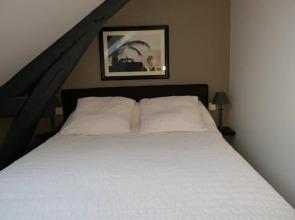 La maison Virginie logements de 1 à 5 pers centre, climatisation, parking, linge, wifi, proximité lac canal piscine