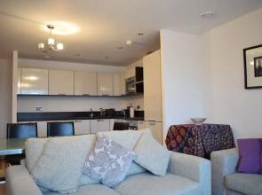 Modern 2 Bed Flat With Balcony in Canada Water