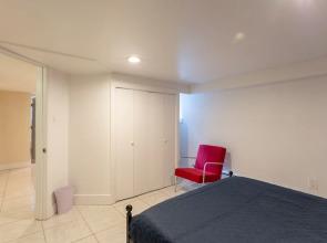 Charming Brownstone Apt near NYC