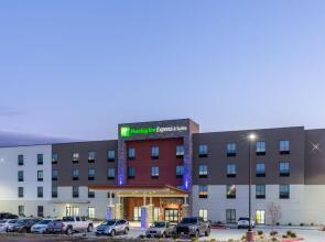 Holiday Inn Express & Suites Kearney by IHG